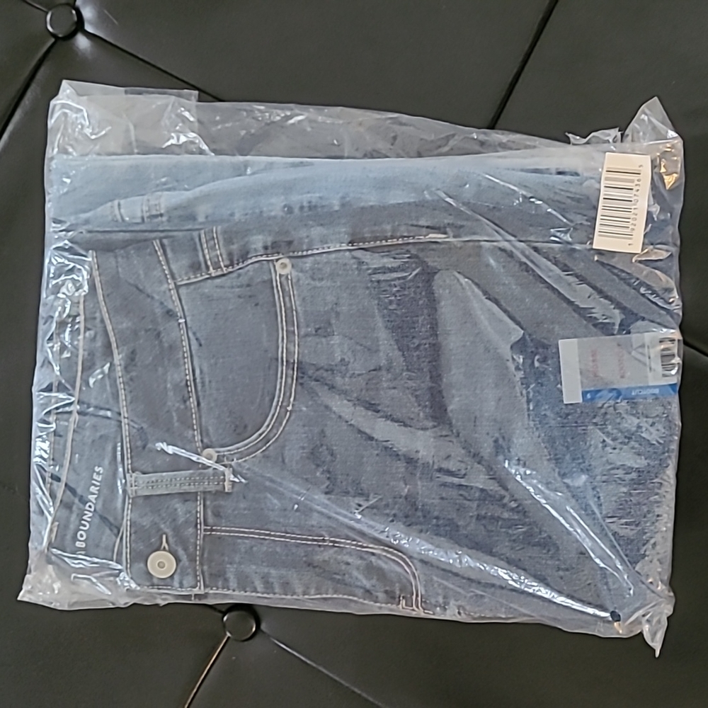 2 pairs No Boundaries Juniors Mid Rise Boot Cut jeans ize 9